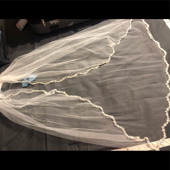 Bridal veil - Picture 1 of 4